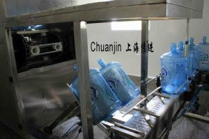 上海傳進(jìn)廠家供應(yīng)礦泉水專用輸送設(shè)備